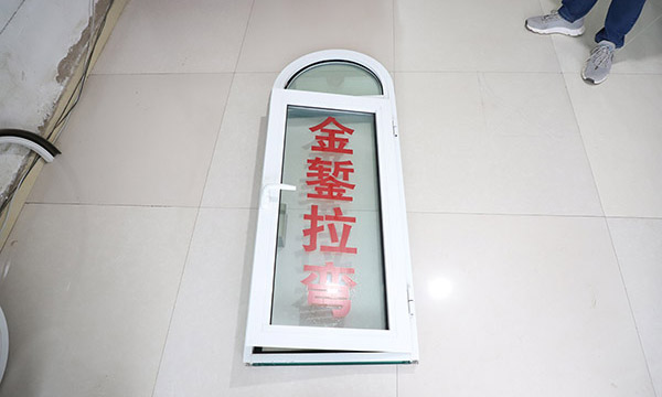 呼市門(mén)窗拉彎加工：高精度工藝與耐用材料保障